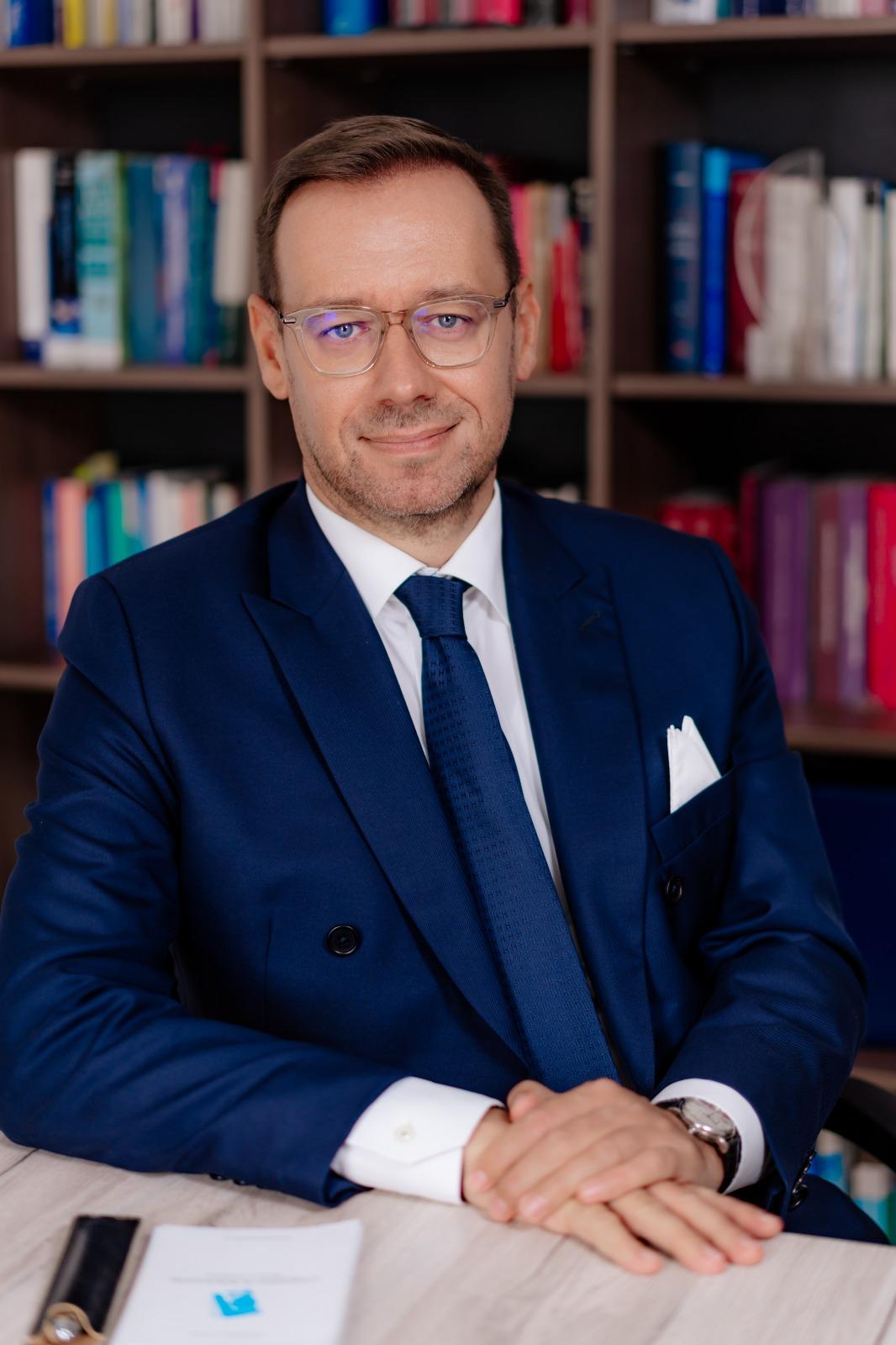 Dr. Tudor Chiuariu